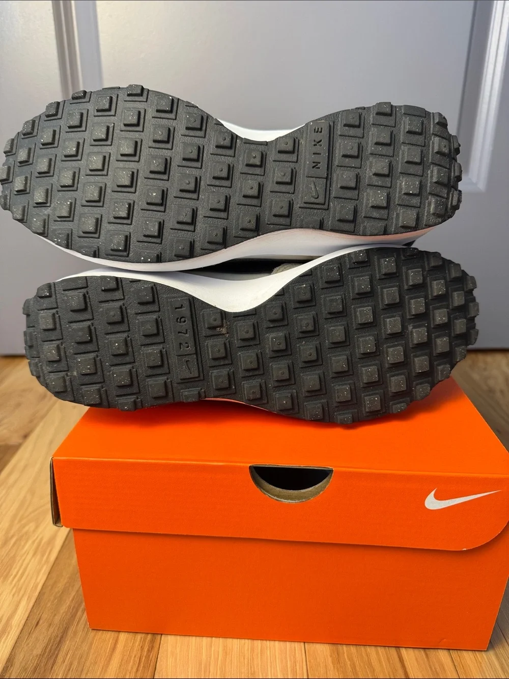 Nike Waffle Debut Sneakers Women’s Size 8 Sanddrift Black Retro Running Shoes - Picture 10 of 11